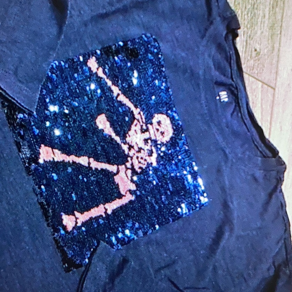 Long sleeve shirt with playful sequin skeleton